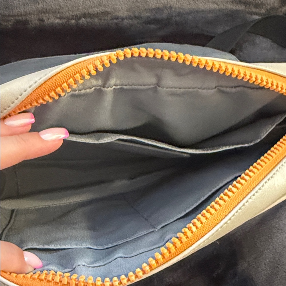 Coach Cream & Orange Logo Messenger Bag - Picture 4 of 8